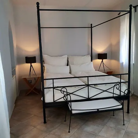 Schloss Seeburg Vacation Apartment